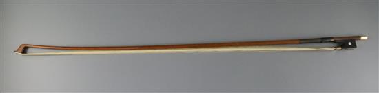 A German gold mounted violin bow, 19th century, length 74cm, weight 59g.